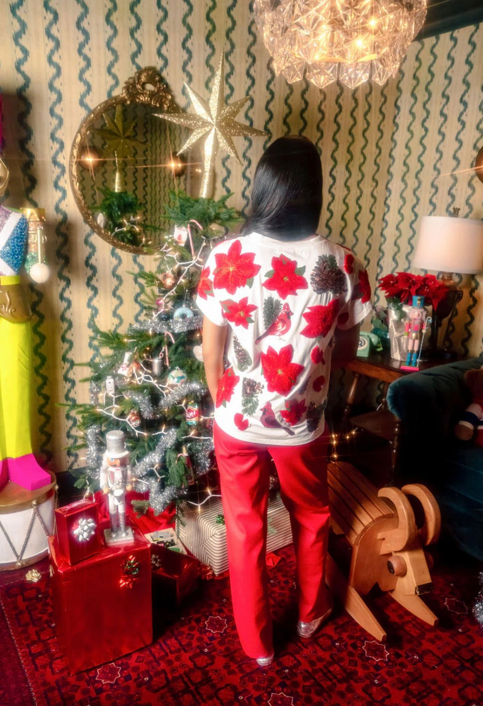 Queen of Sparkles White Poinsettia & Pine Cone Tee