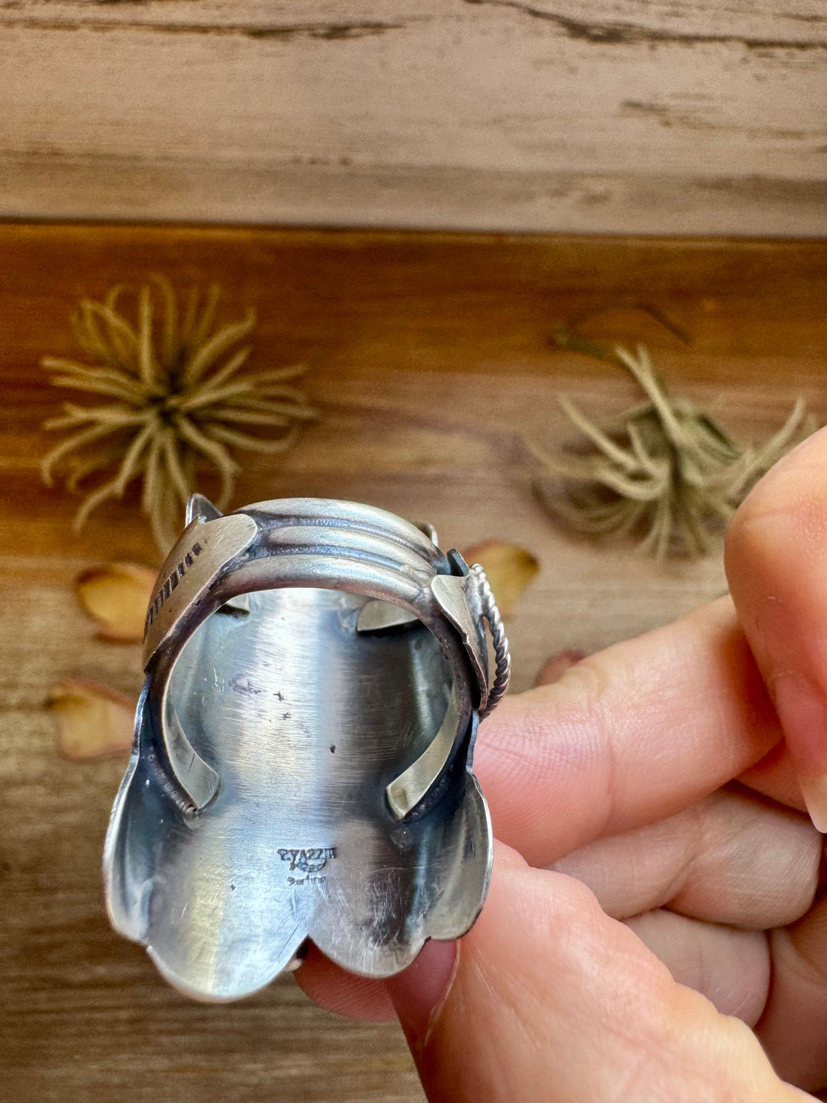 Saddle Shape Kingman Turquoise Ring – Size 8 – Native Made by T. Yazzie — product photo.