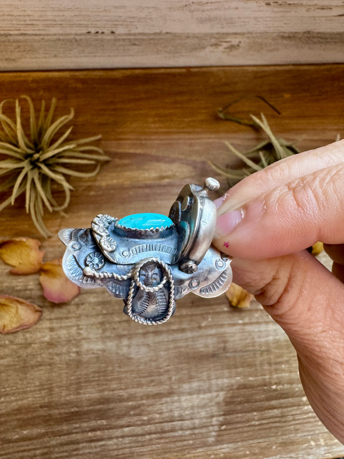 Saddle Shape Kingman Turquoise Ring – Size 8 – Native Made by T. Yazzie — product photo.