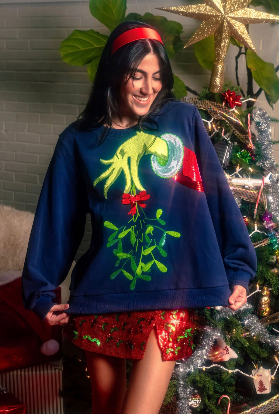 Queen of Sparkles Navy Grinch Mistletoe Toe Hand Sweatshirt